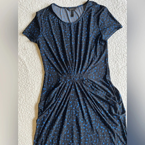 BCBGMaxAzria Dresses & Skirts - BCBG Maxazria Curve Flaunting Cicely short sleeve dress, blue black. Women’s M